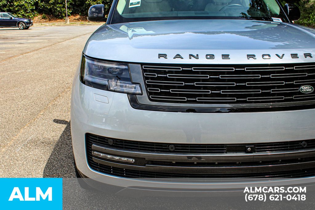 Used 2024 Silver Land Rover SE image 12