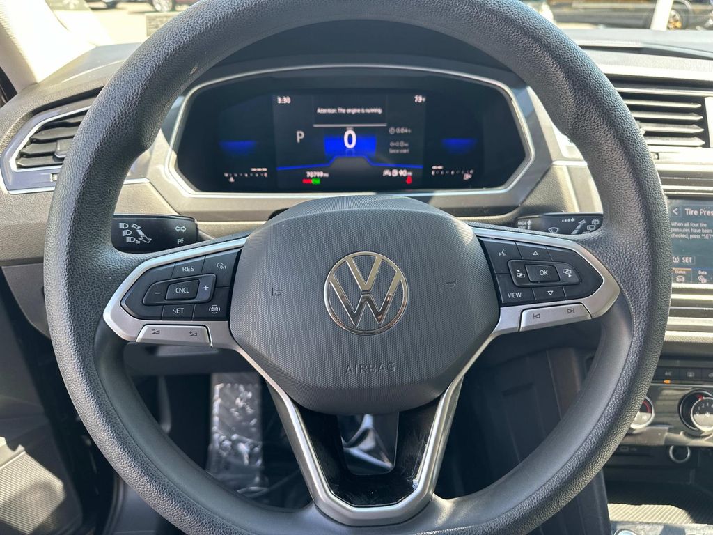 Thumbnail: 2022 Volkswagen Tiguan - 15