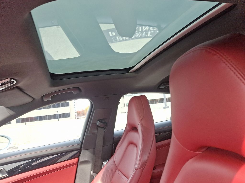 Thumbnail: 2019 Porsche Panamera - 15