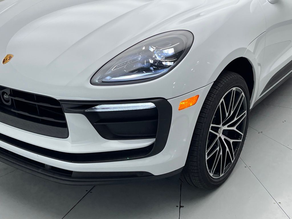 Thumbnail: 2026 Porsche Macan - 28