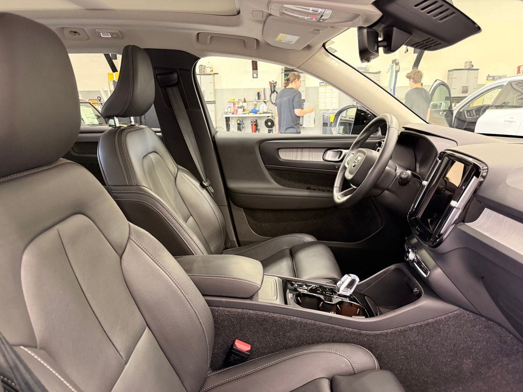 Thumbnail: 2026 Volvo XC40 - 27