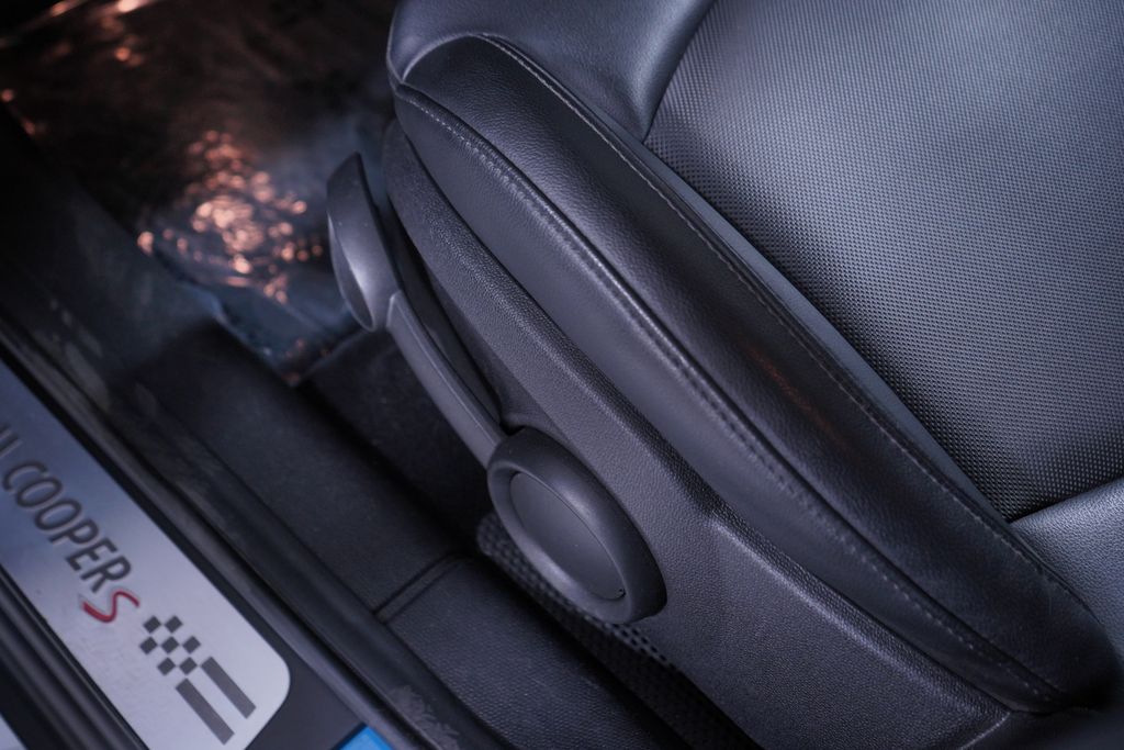 Thumbnail: 2016 MINI Cooper Countryman - 17