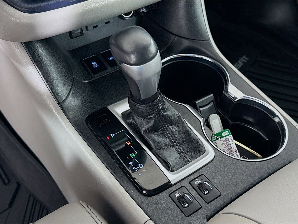 Thumbnail: 2019 Toyota Highlander - 17