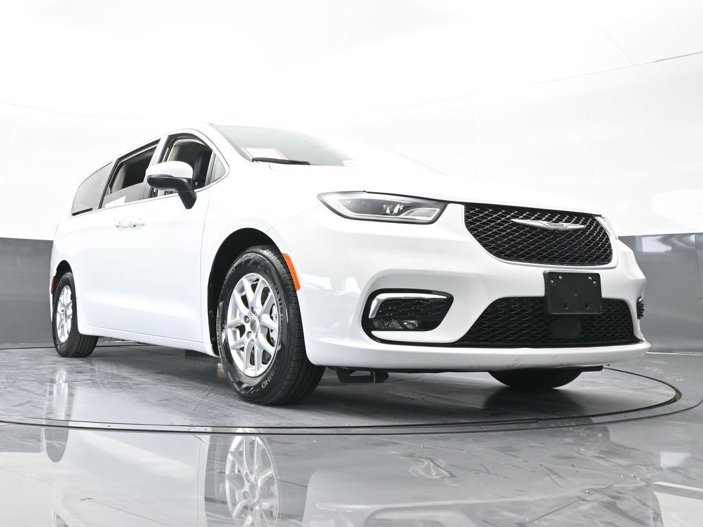 Used 2023 Bright White Clearcoat Chrysler Touring L image 63