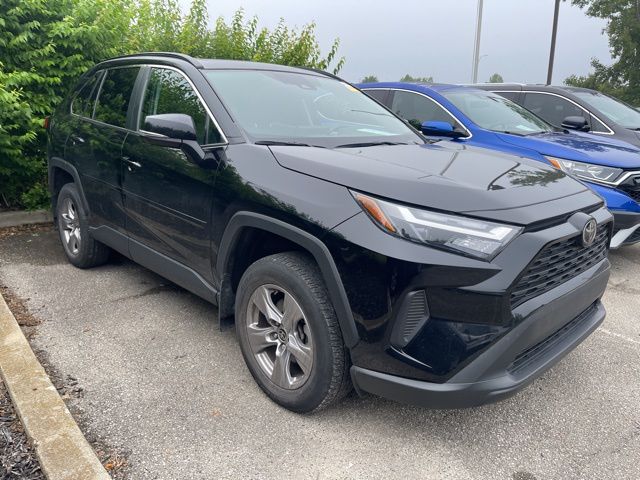 2022 Toyota RAV4 XLE 2