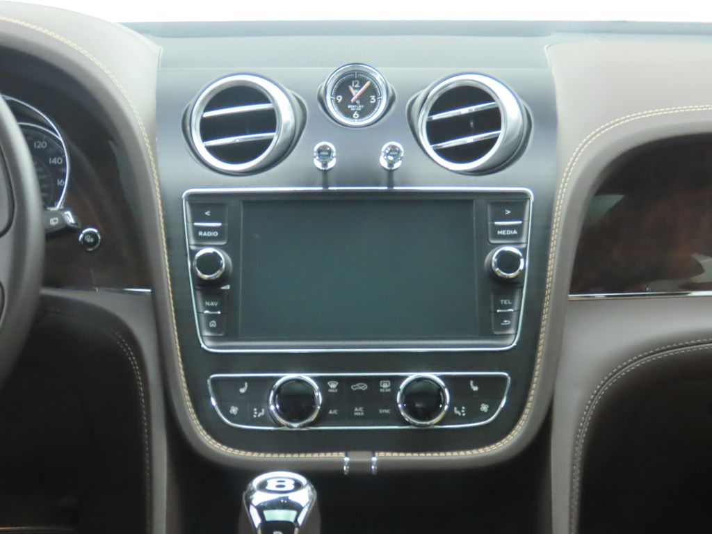 Thumbnail: 2019 Bentley Bentayga - 14