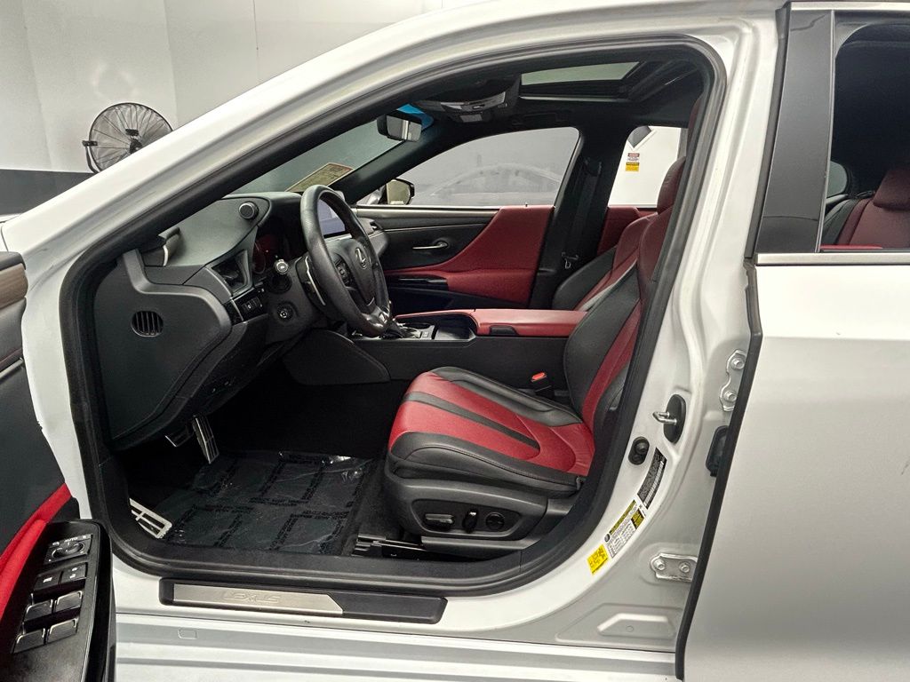 Used 2023 White Lexus 300h image 8