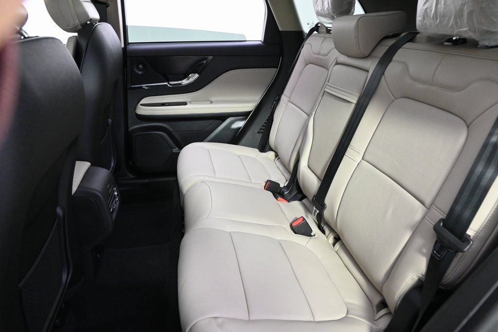 New 2026 White Lincoln Reserve image 19