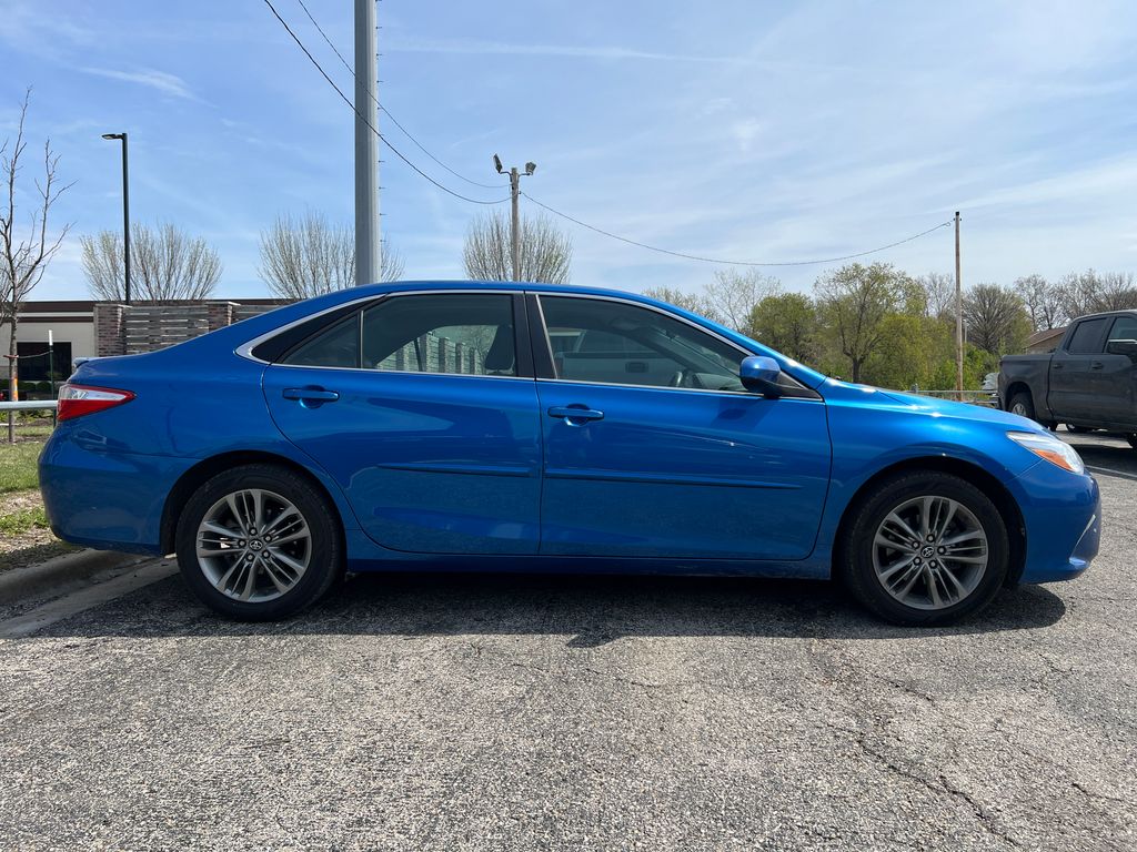 Used 2017 Toyota Camry SE with VIN 4T1BF1FK8HU627101 for sale in Kansas City