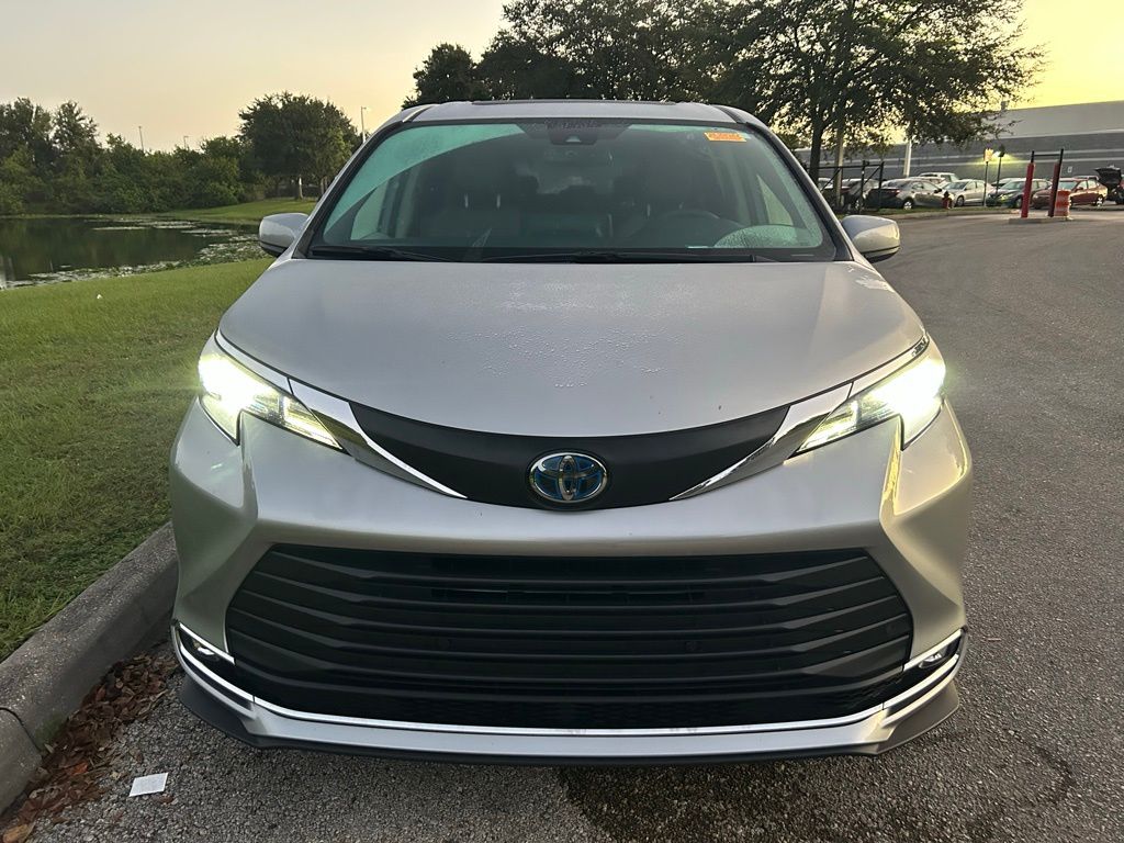 Thumbnail: 2024 Toyota Sienna - 8