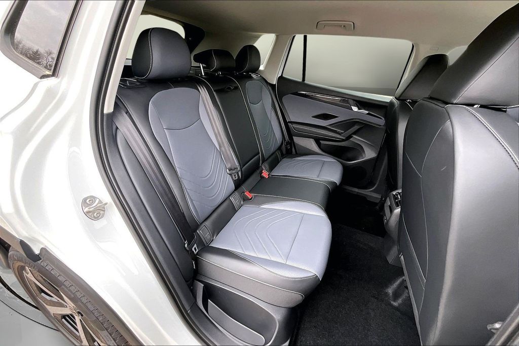 New 2026 White/off-white Volkswagen 2.0T SE image 10