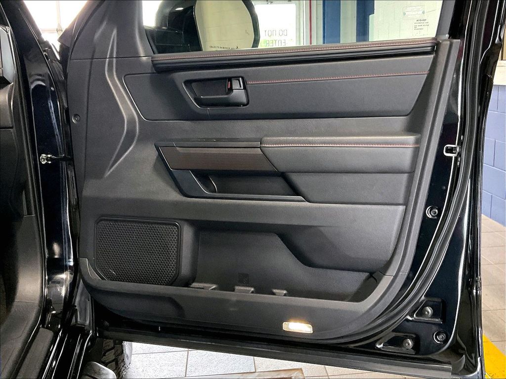 2022 Toyota Tundra Hybrid — photo 12