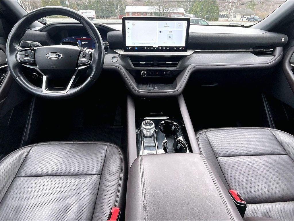 2025 Ford Explorer — photo 22