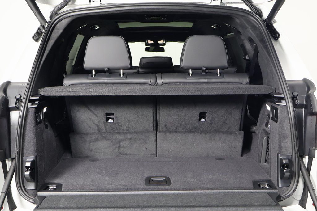 Thumbnail: 2026 BMW X7 - 9