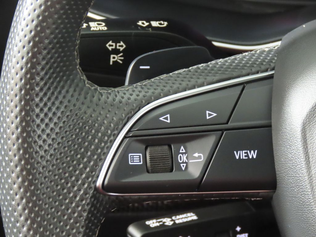 Thumbnail: 2023 Audi SQ7 - 15