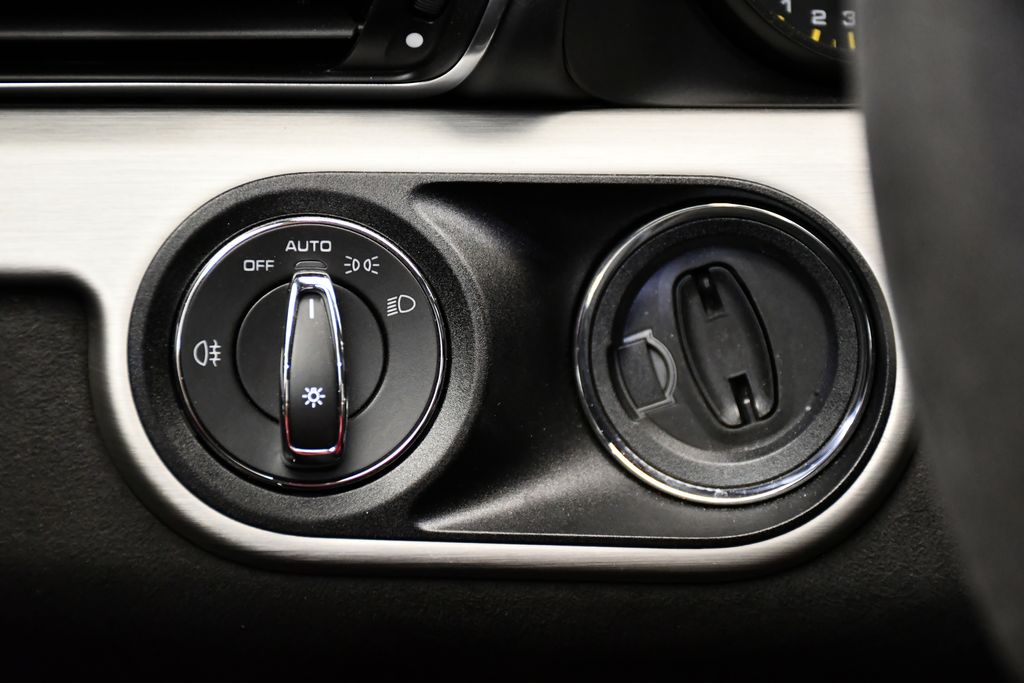 Thumbnail: 2015 Porsche 911 - 22