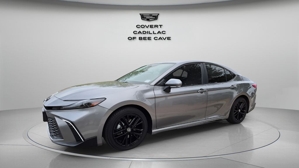 Used 2025  Toyota SE image 3