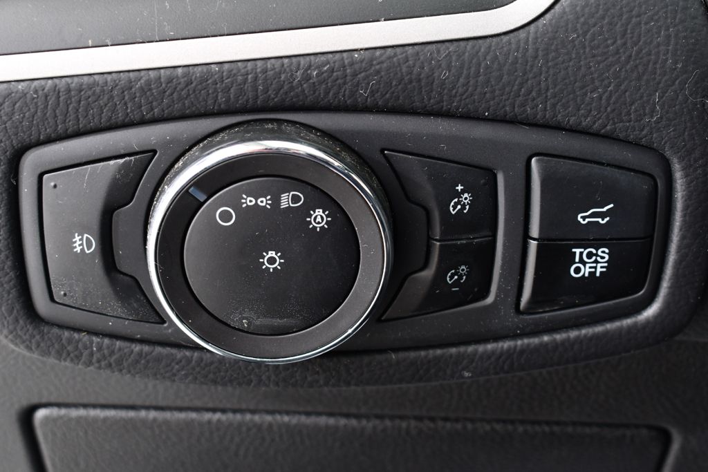 Used 2023 White Ford SEL image 29