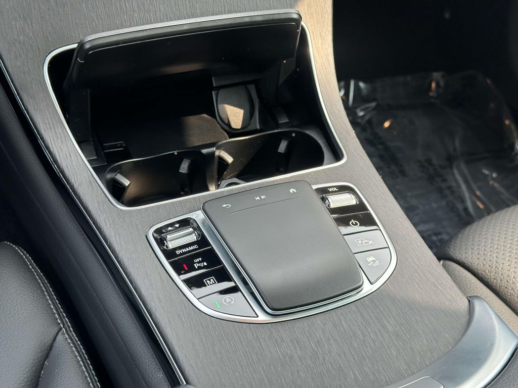 2022 Mercedes-Benz GLC 300 17