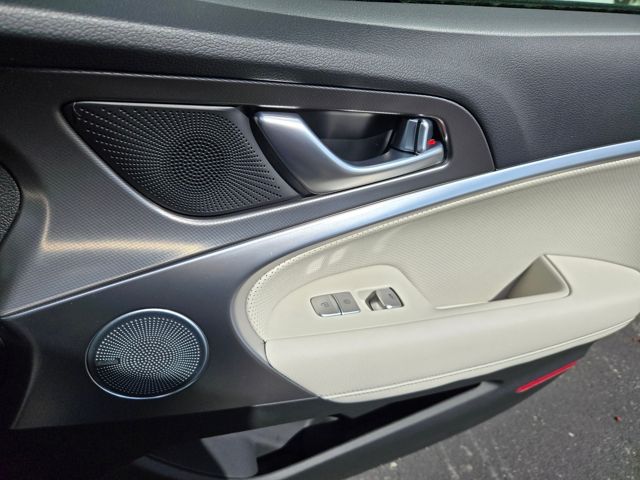 2025 Genesis G70  25