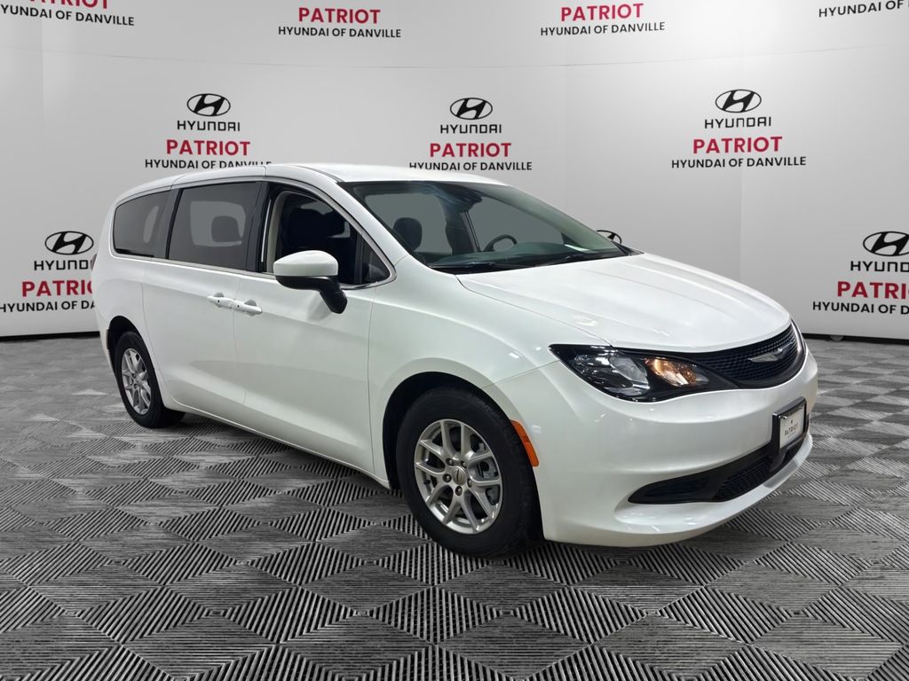 2023 Chrysler Voyager LX FWD