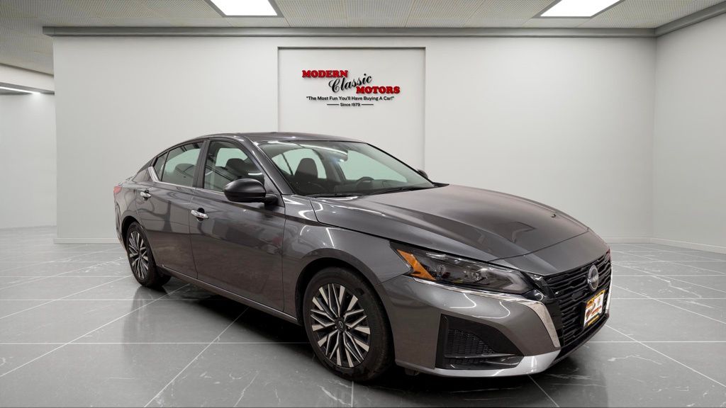 Gray (Gun Metallic) 2025 Nissan Altima 2.5 SV FWD Sedan Front-Wheel Drive Continuously Variable Transmission
