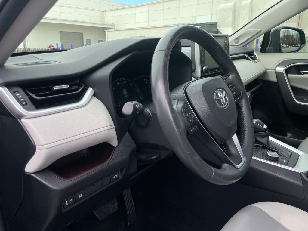 Thumbnail: 2020 Toyota RAV4 - 29