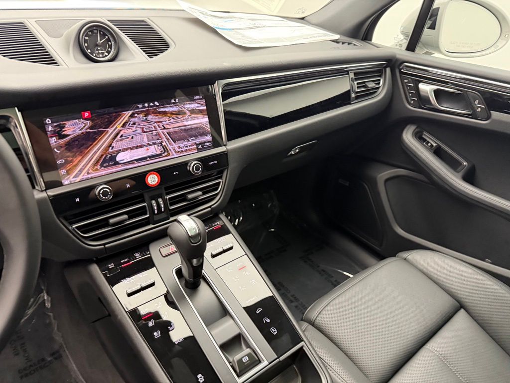 Thumbnail: 2026 Porsche Macan - 15