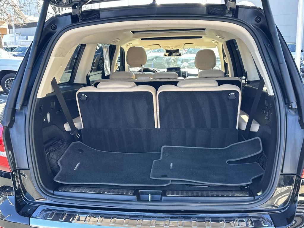 Thumbnail: 2018 Mercedes-Benz GLS - 25