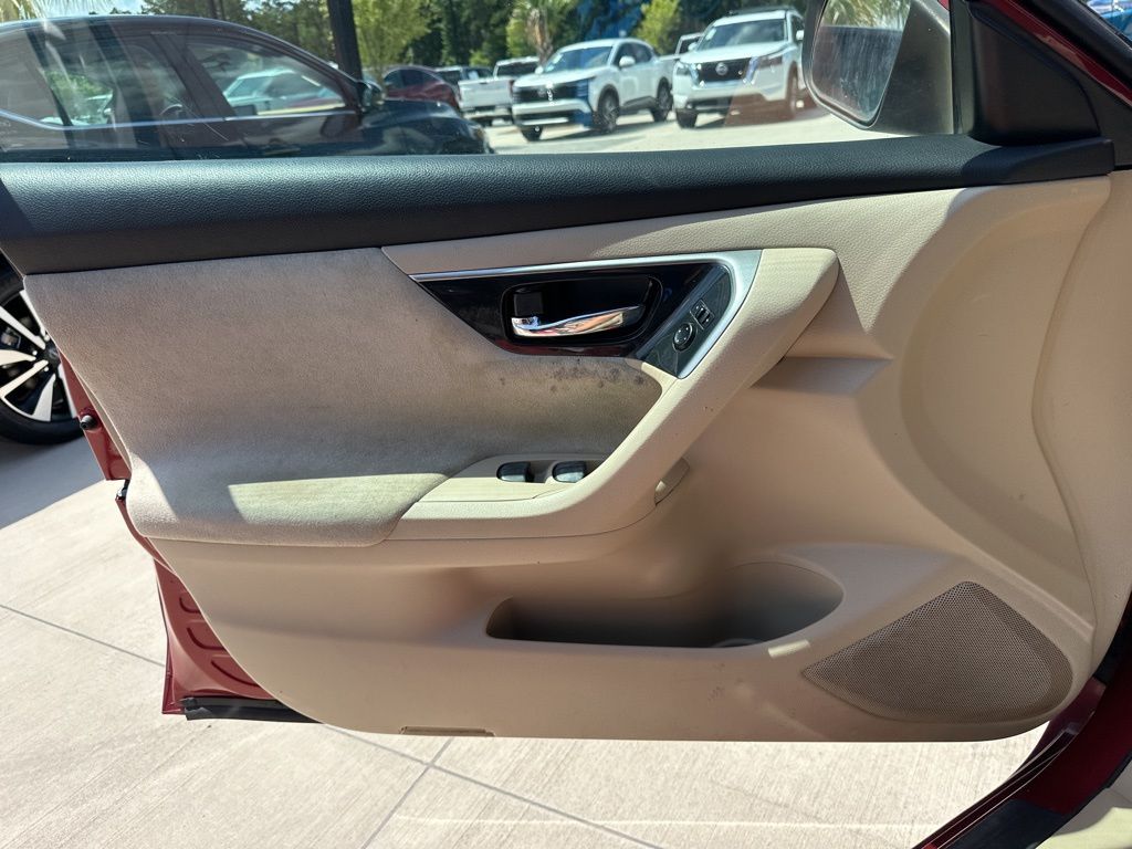 2013 Cayenne Red Metallic Nissan Altima 2.5 S FWD Sedan