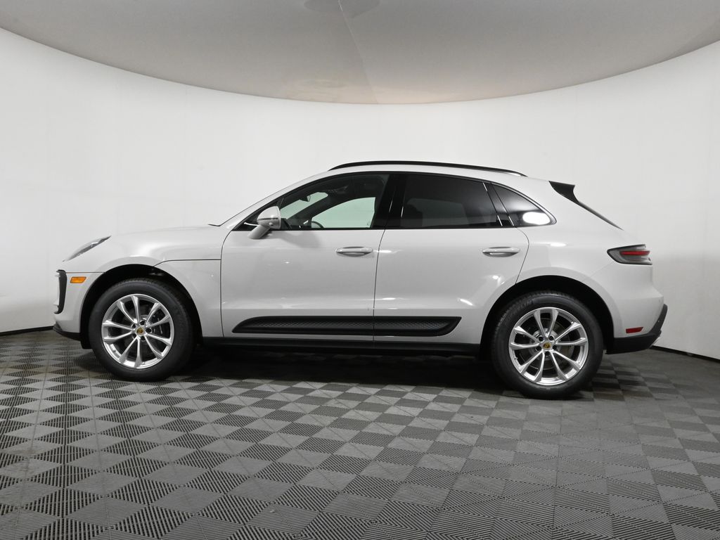 Thumbnail: 2025 Porsche Macan - 2