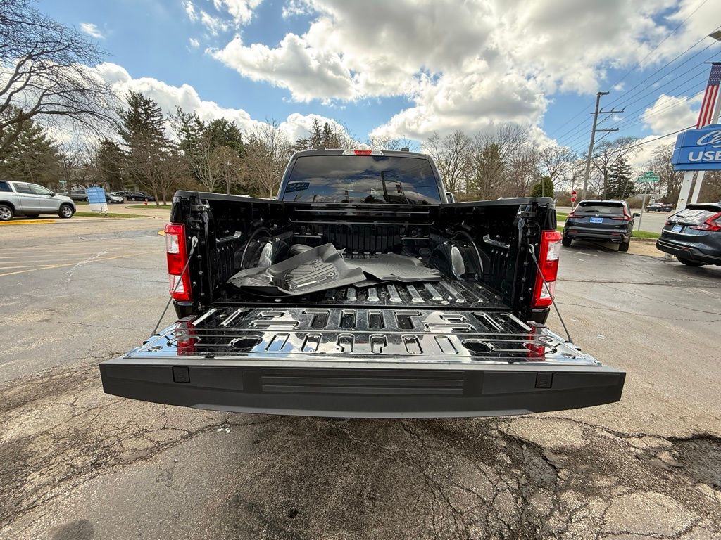View vehicle photo 5