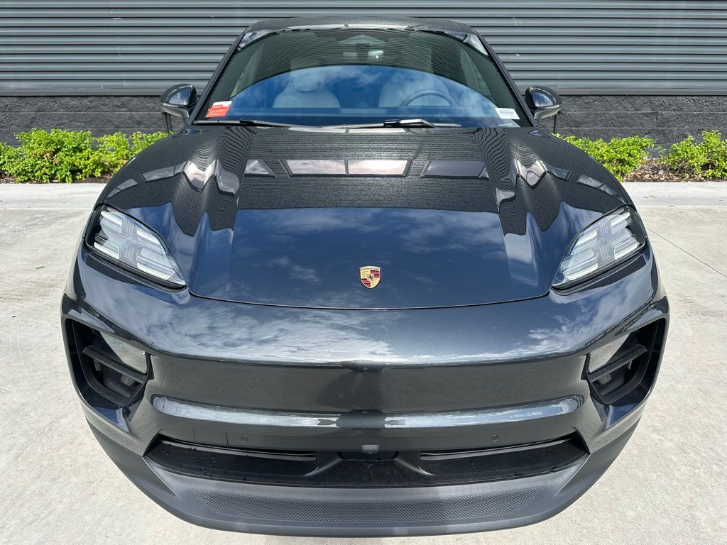 2025 Porsche Macan T 9