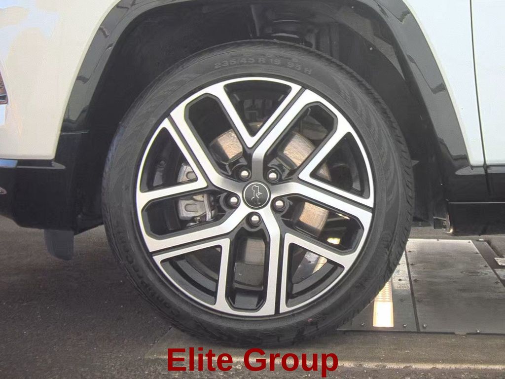 2025 Bright White Clearcoat Jeep Compass Limited 4X4 SUV