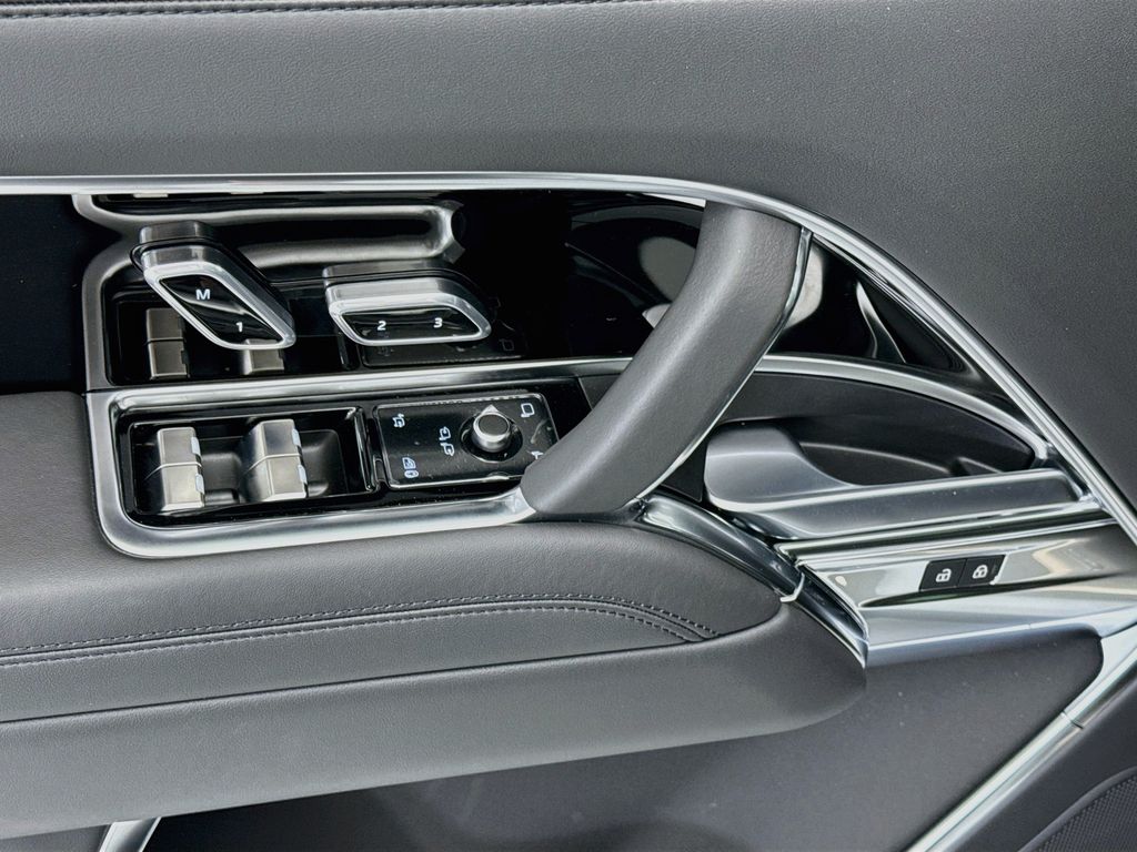 Thumbnail: 2026 Land Rover Range Rover - 21