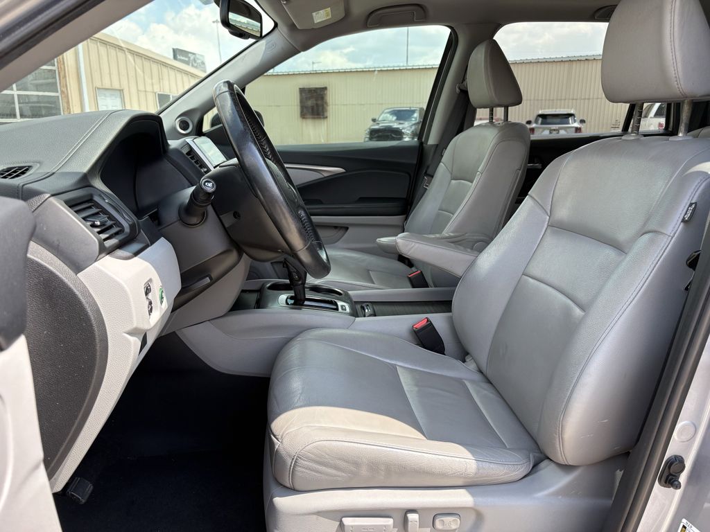 Used 2017 Lunar Silver Metallic Honda EX-L image 4