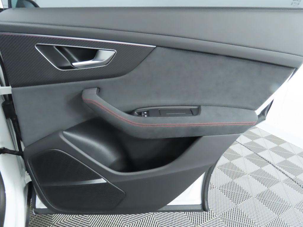 2025 Audi RS Q8 4.0T 29