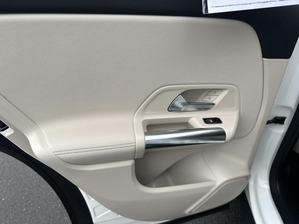 Thumbnail: 2022 Mercedes-Benz GLA - 26