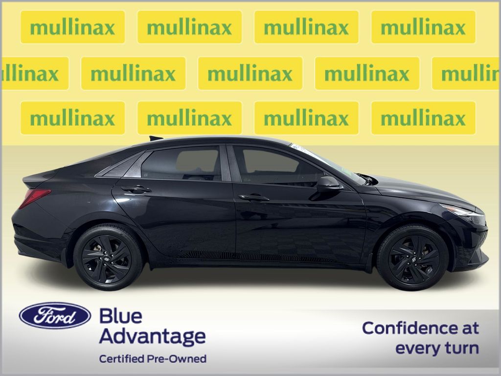Certified Used 2022 Black Hyundai SEL image 2