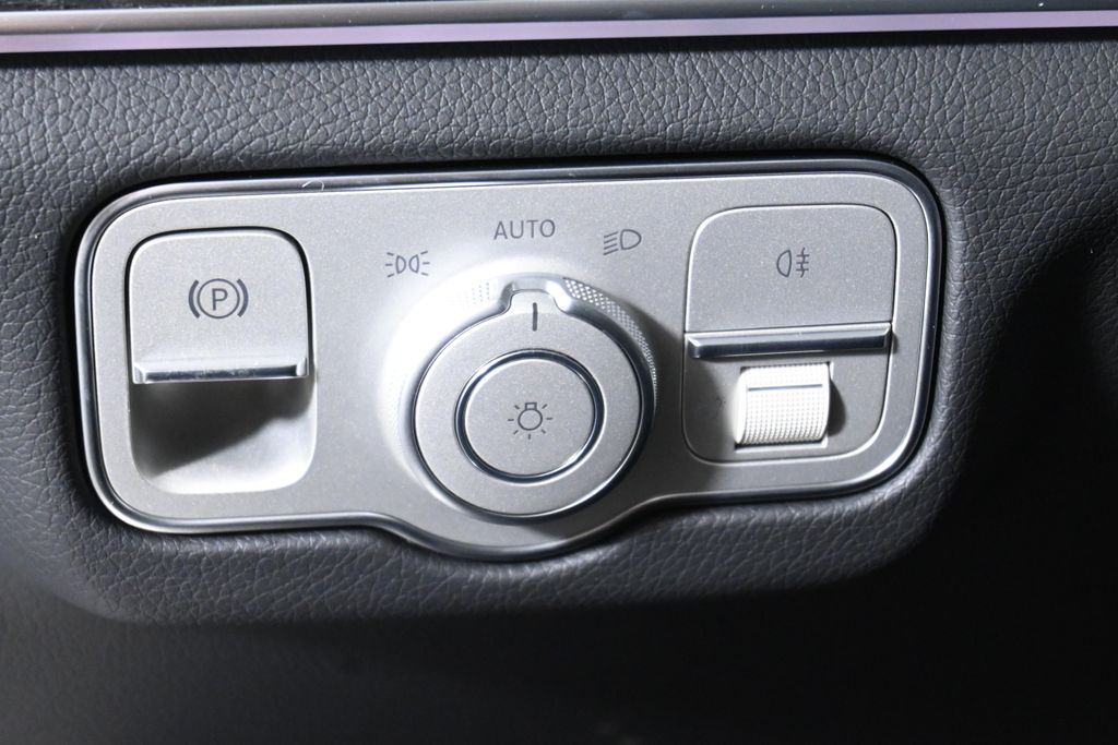 Thumbnail: 2026 Mercedes-Benz GLE - 26