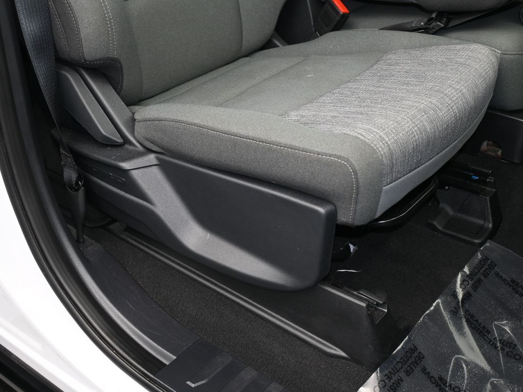 Used 2025 Oxford White Ford XLT image 45