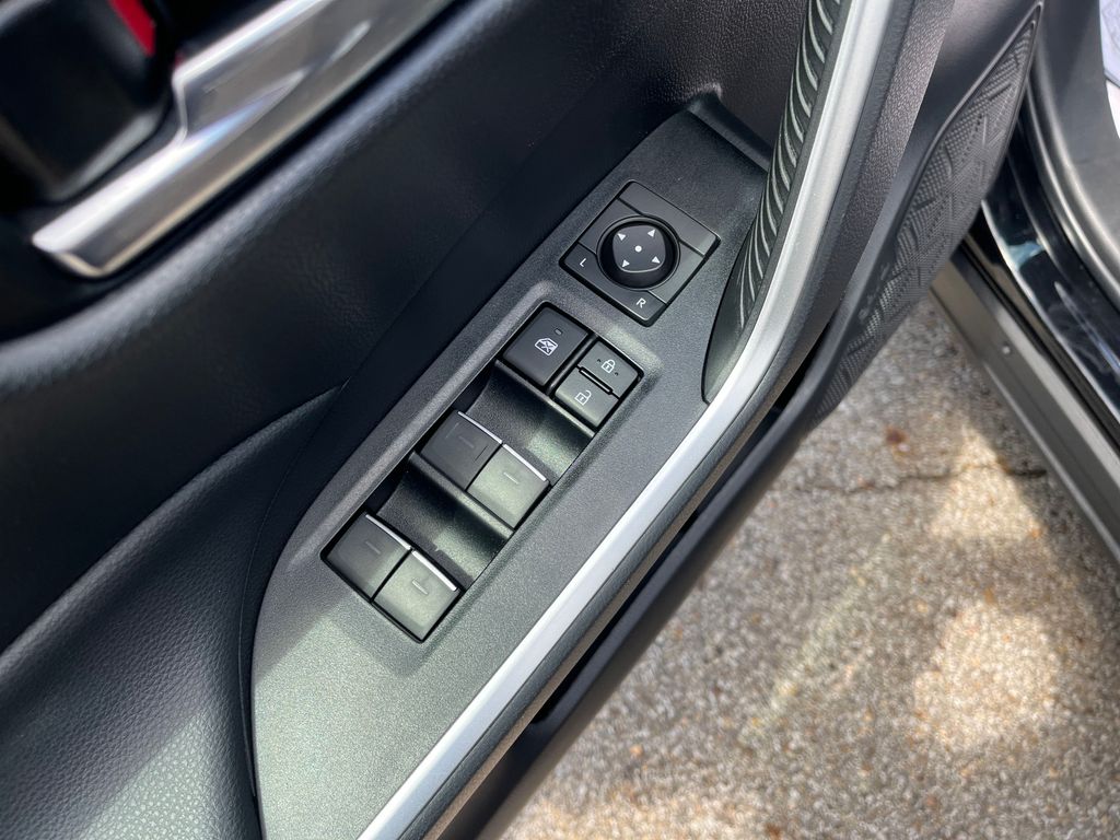 2022 Toyota RAV4 XLE photo