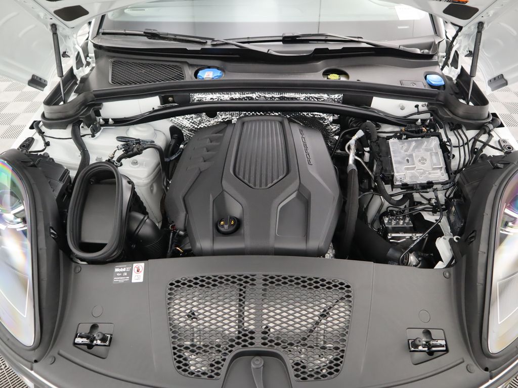 Thumbnail: 2025 Porsche Macan - 32