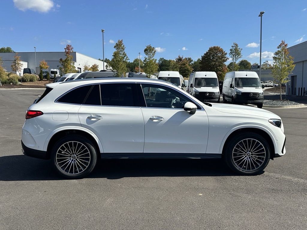 2025 Mercedes-Benz GLC GLC 300 6