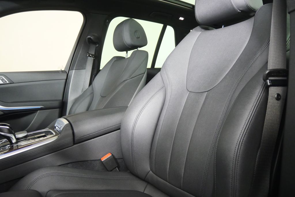 Thumbnail: 2021 BMW X5 - 11