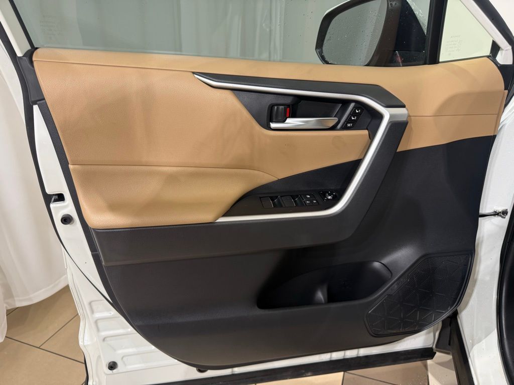 2021 Toyota RAV4 XLE Premium 15