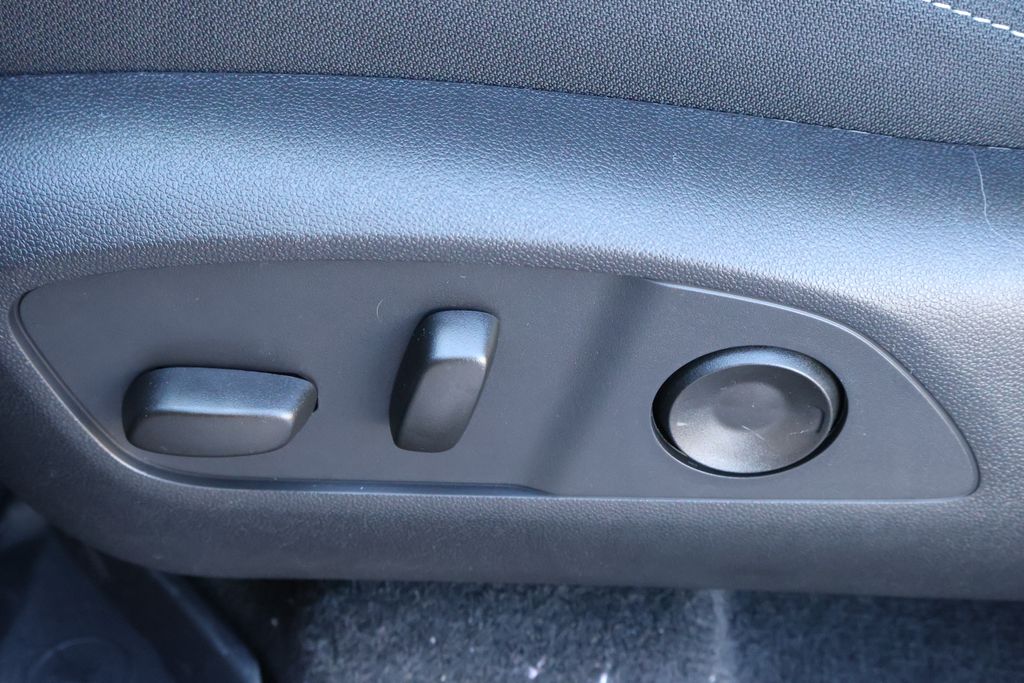 Thumbnail: 2026 Chevrolet Traverse - 16