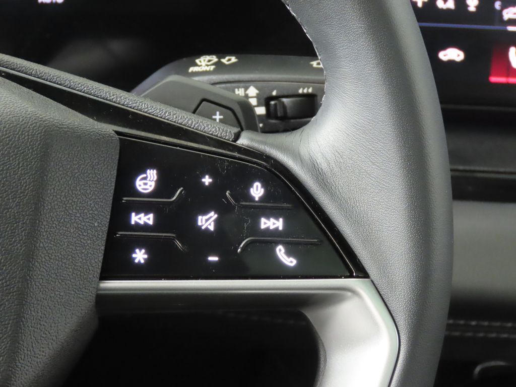 Thumbnail: 2025 Audi Q6 e-tron - 16