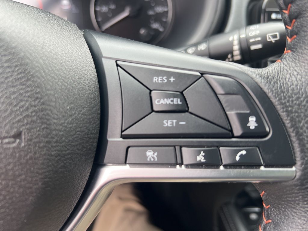 2024 Nissan Kicks SR photo