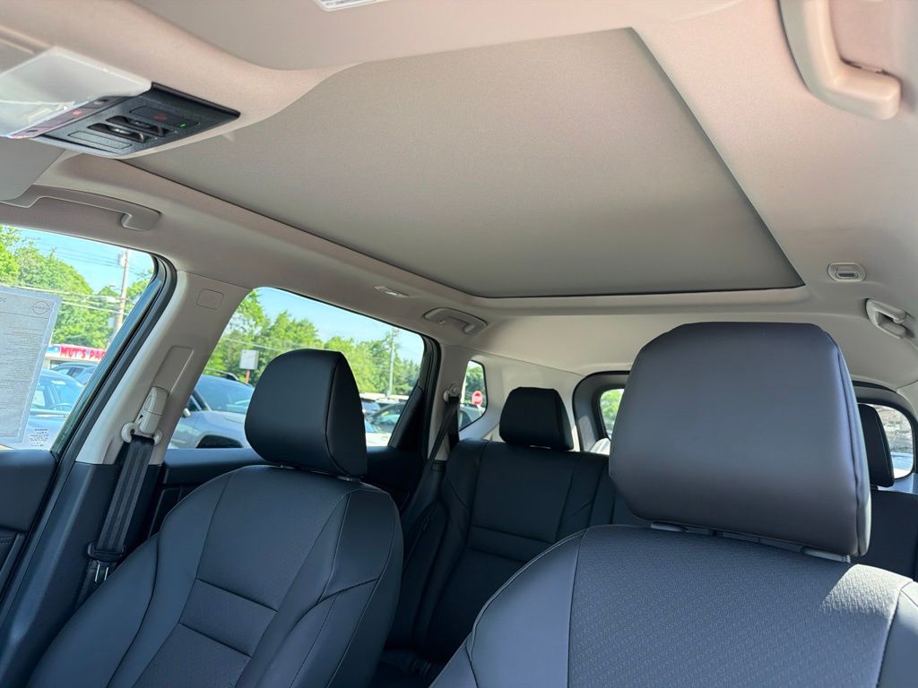 2026 Nissan Rogue Dark Armor - Photo 19